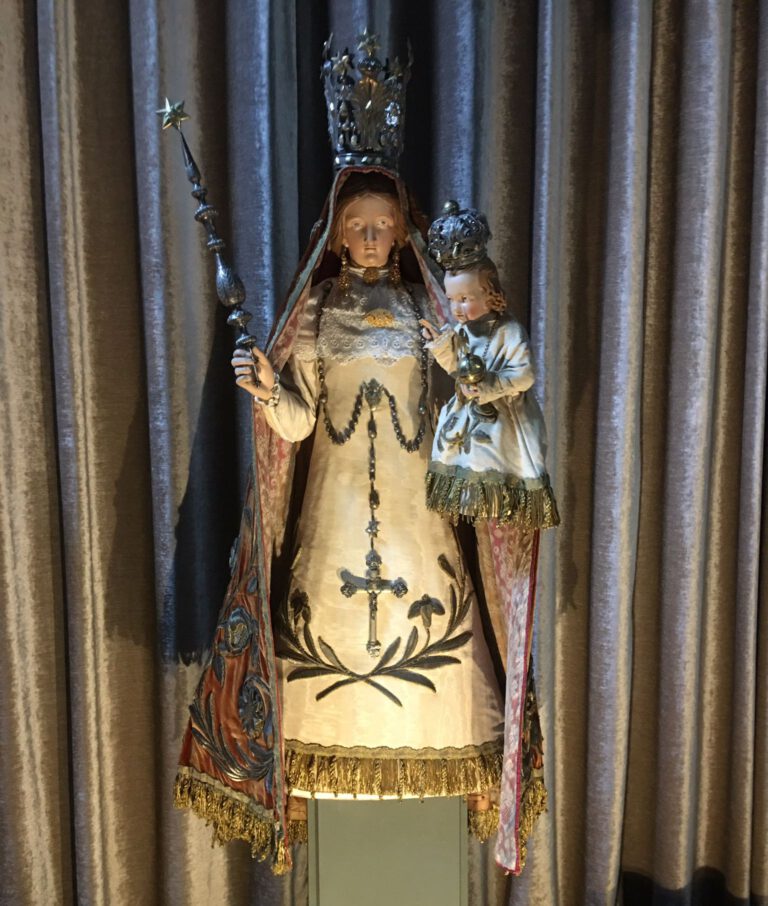 Mariabeeld terug in de Kathedraal